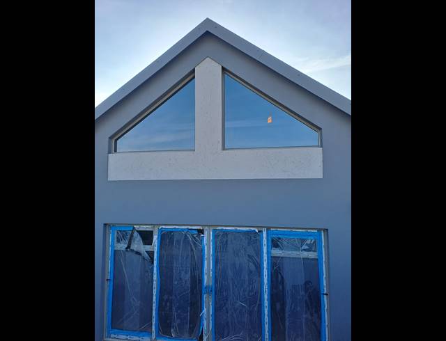 3 BEDROOM HOUSE FOR SALE IN OUTENIQUASBOSCH